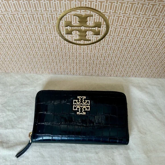 Tory Burch Britten Embossed zip continental wallet - Picture 4 of 8